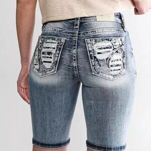 Miss Me Curvy Bermuda Stretch Short. Sz: 29